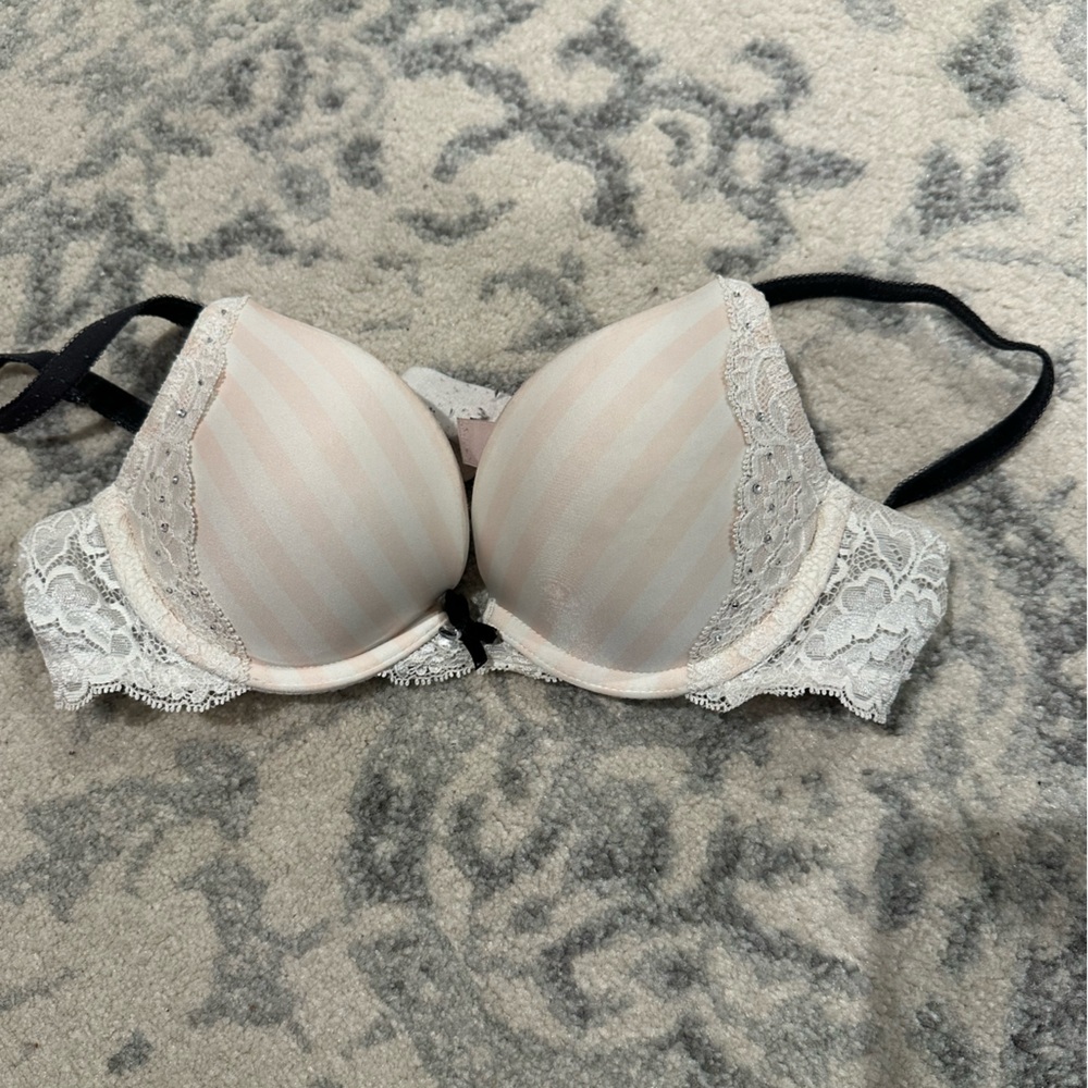 VS PINK lace bra 34A